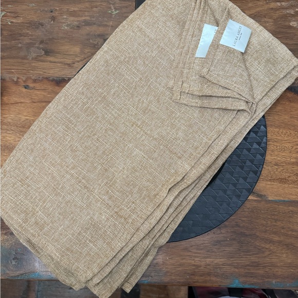 Set of 8 Laura Ashley table napkins. NWOT - Picture 2 of 4